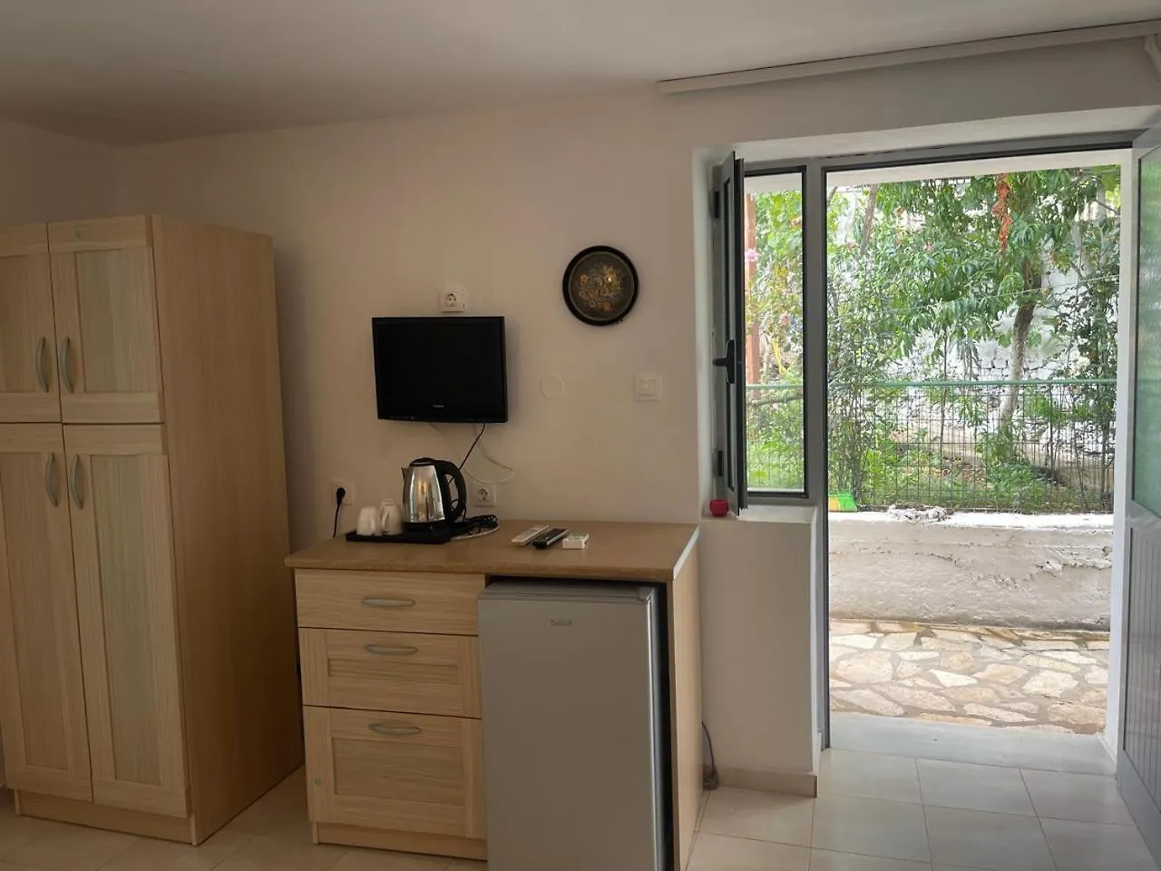 Guest house Valbona Garden Rooms Himare