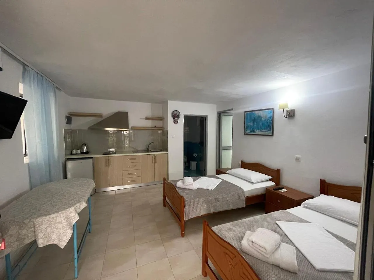 Valbona Garden Rooms Himare