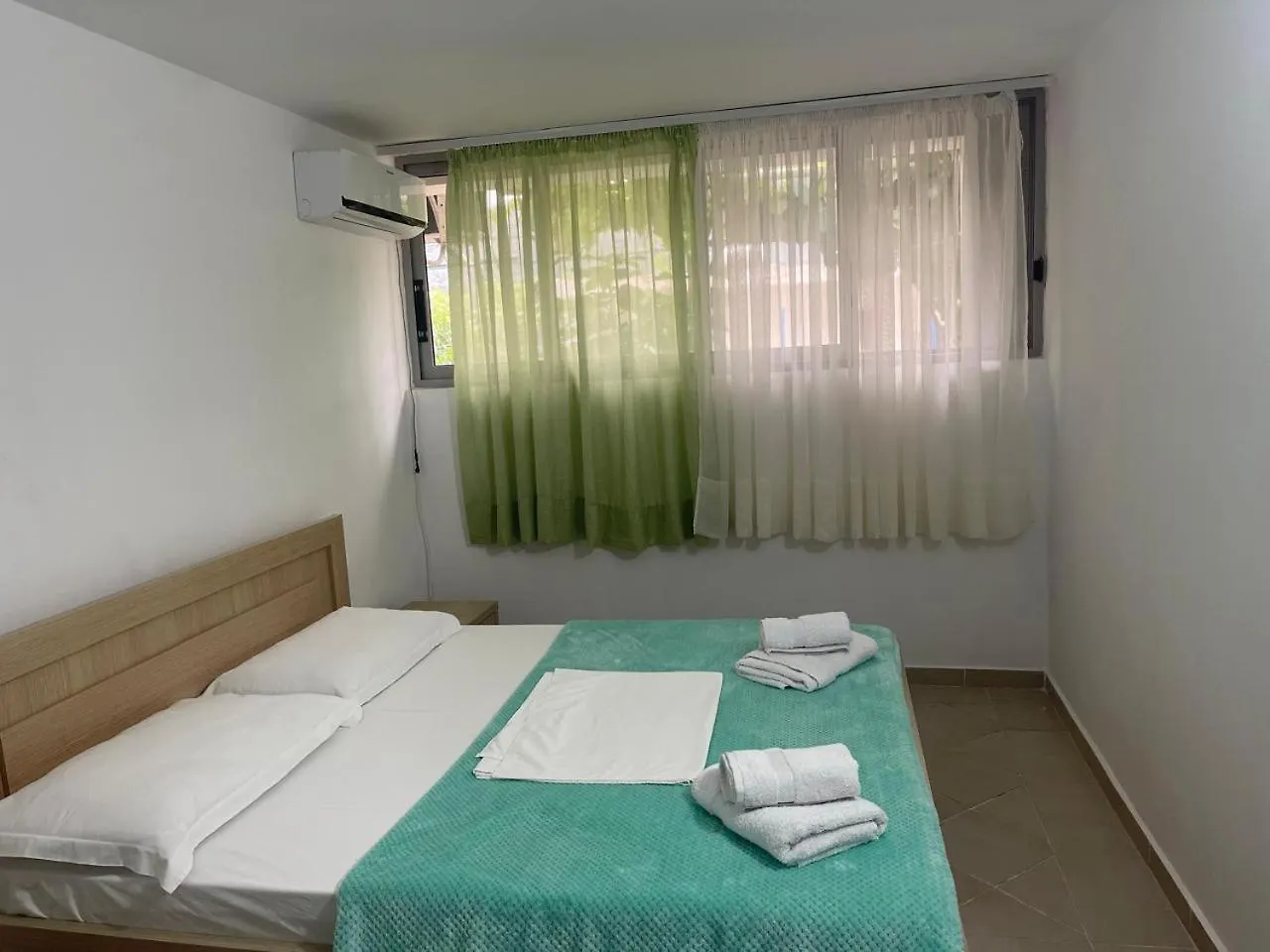 Valbona Garden Rooms Himare Guest house