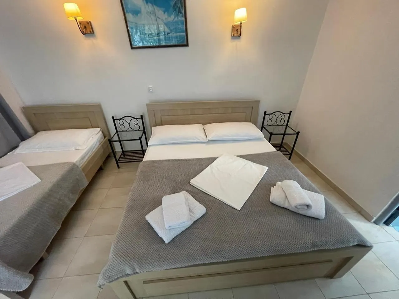 Valbona Garden Rooms Himare Guest house